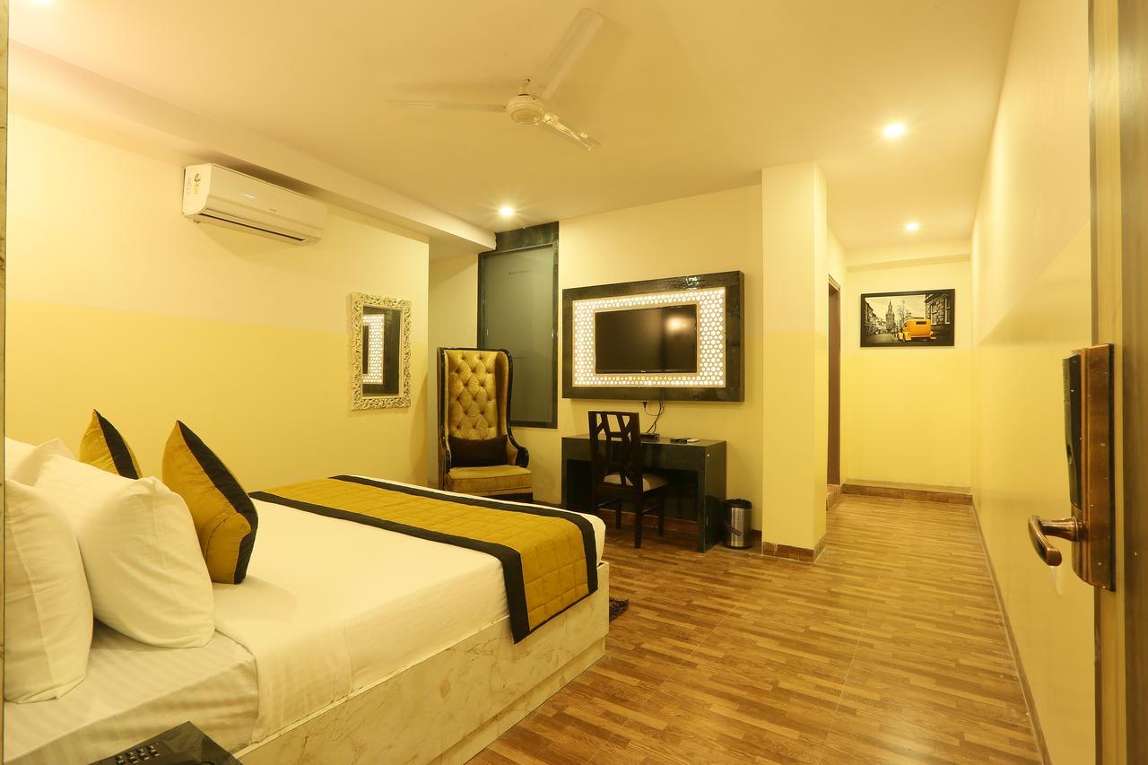 Hotel Plazzo Neu-Delhi Exterior foto