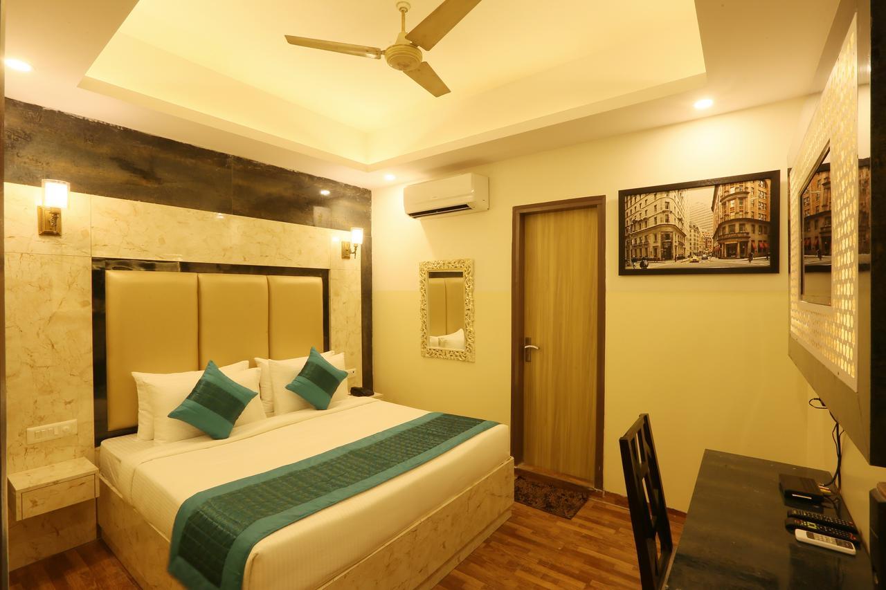 Hotel Plazzo Neu-Delhi Exterior foto